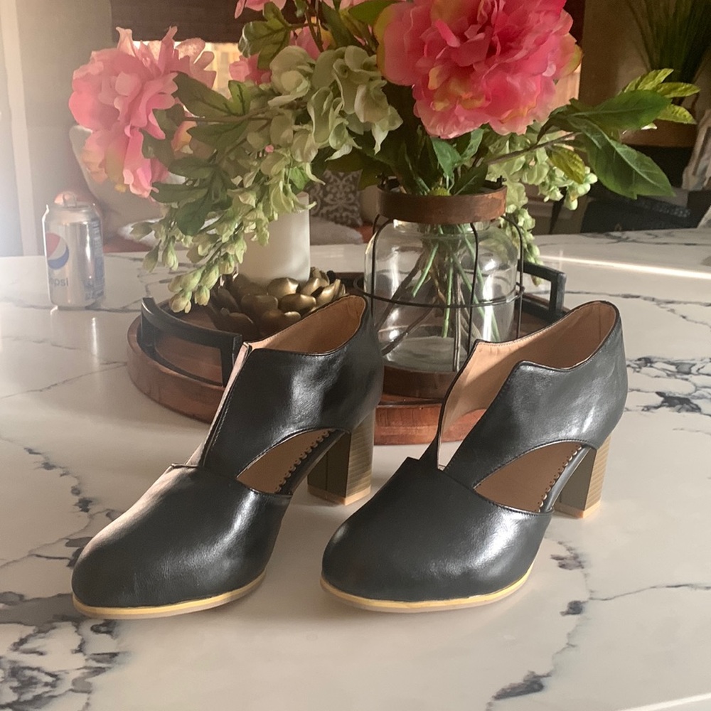 Blk leather like heels